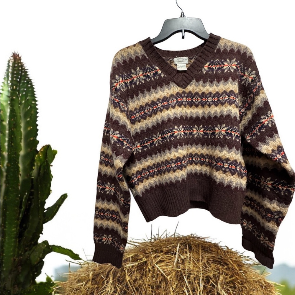 Willi Smith size large 100% Shetland wool v neck sweater made in Hong Kong